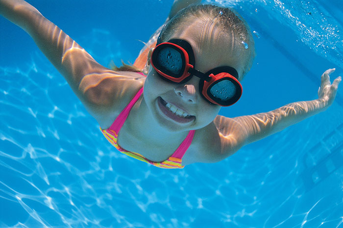 78454799-girl-underwater